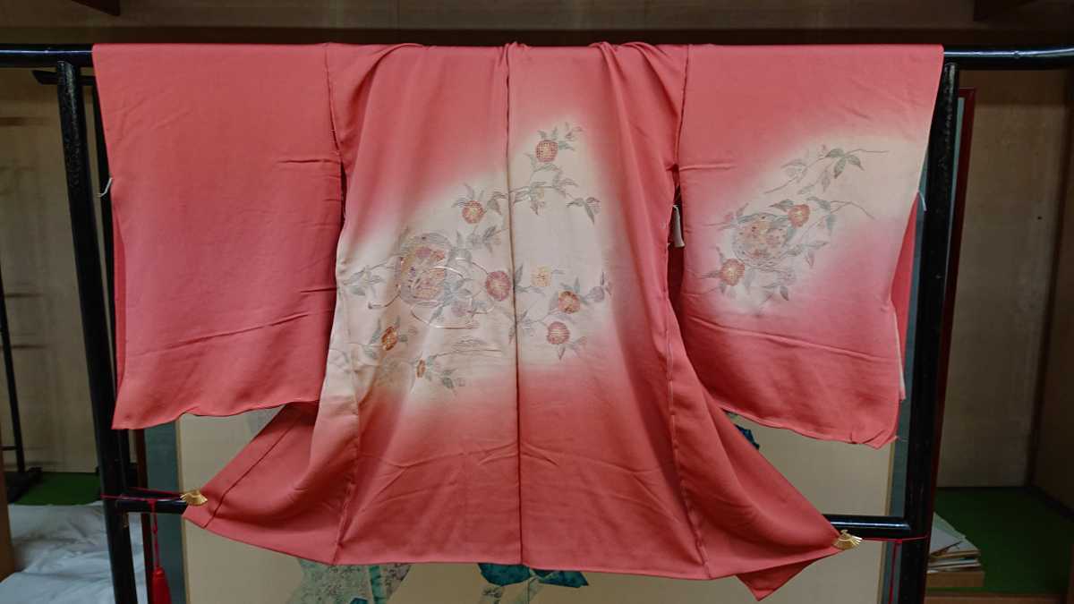 新品 道行コート 汕頭刺繍 55 サーモンピンク系 鏡裏華唐草文様 未使用 未仕立 絹 正絹 留袖 色留袖 訪問着 附下げ 無地等のお着物に