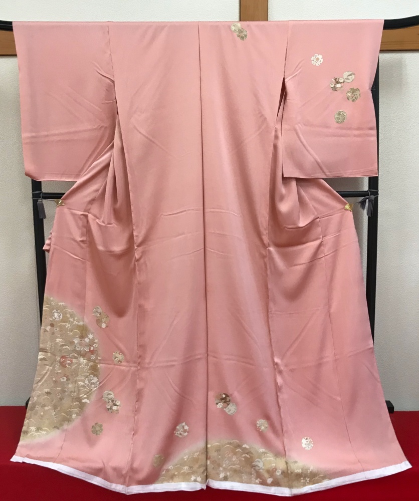 【絹都】送料無料 仕立て付き 訪問着 6-15 京友禅 雪輪花輪模様 宝尽くし ちりめん ガード加工付き 落札後に仕立てます 商品動画あり