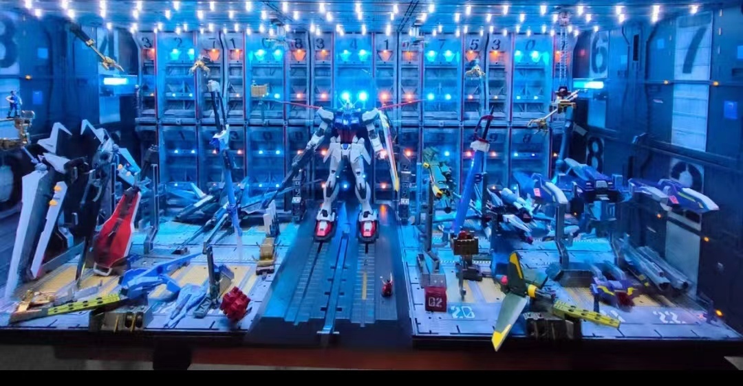ジオラマ作品 ガンダム システムベース 格納庫 基地(縦33横76奥31ホワイト＆リモコン付き)LED電飾付き 組立塗装済完成品 撮影用 展示用