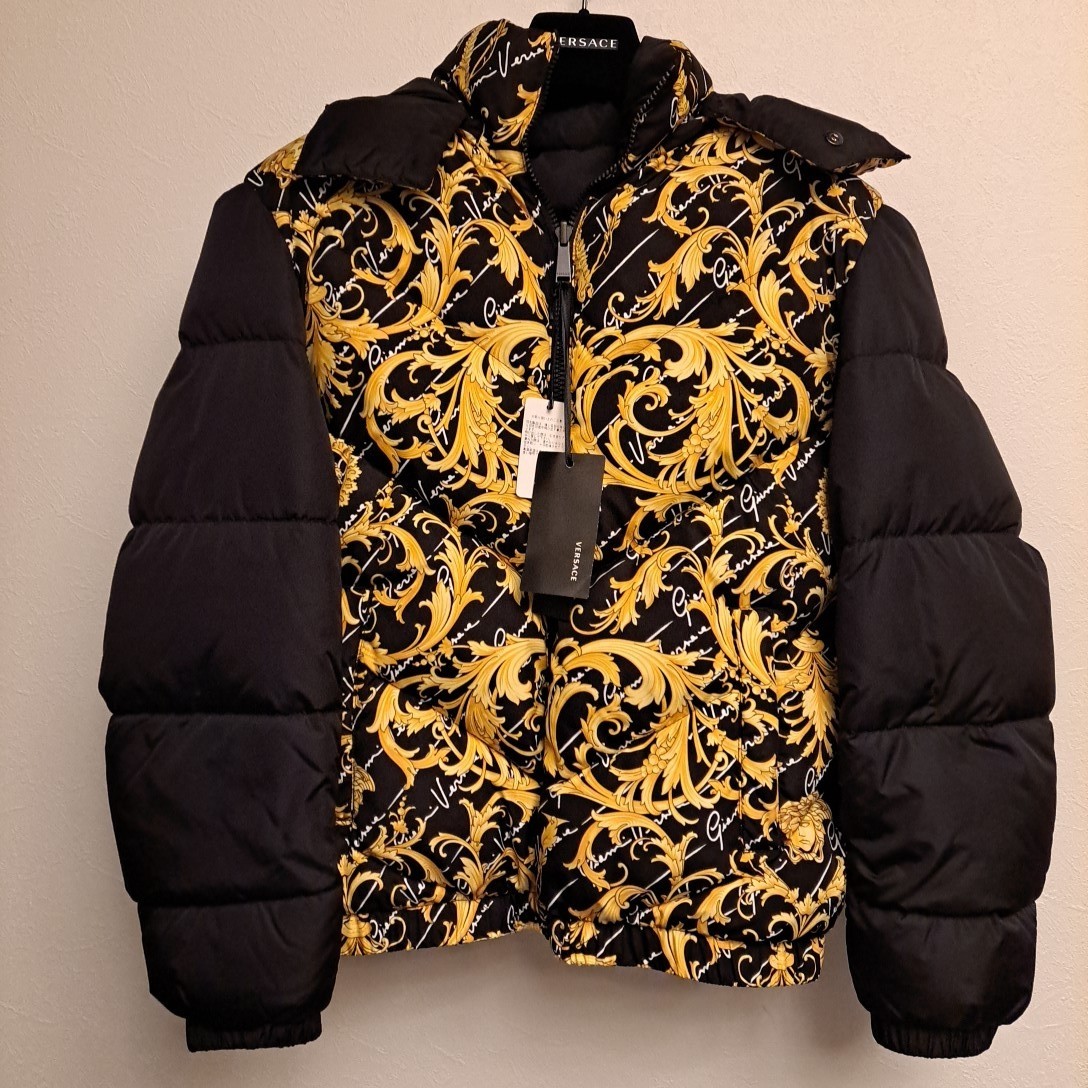 未使用　ヴェルサーチ　VERSACE ダウンジャケット　バロッコ柄　リバーシブル　Sサイズ　メンズ