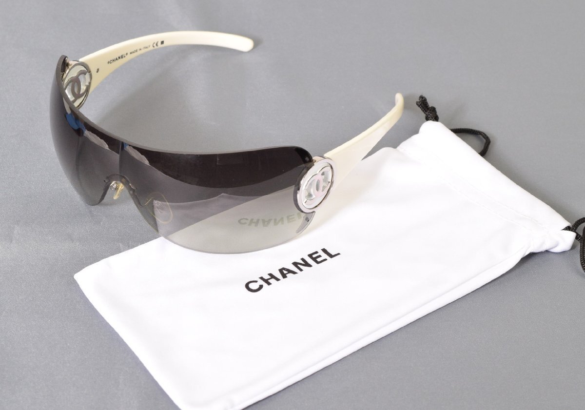 3034-24H0050★シャネル CHANEL★セレブ愛用♪ 大きめロゴ お洒落サングラス 白ホワイト 紫外線対策 リゾート