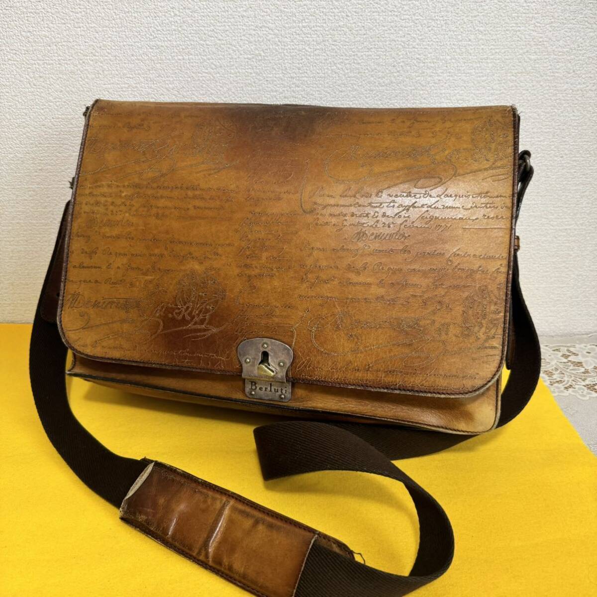 希少★ BERLUTI ベルルッティ ショルダーバッグ メッセンジャーバッグ ランスウシオン カリグラフィー レザー ブラウン