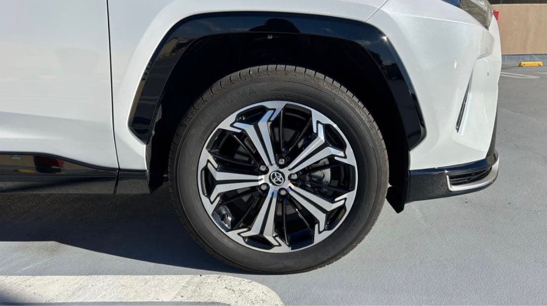 RAV4 19インチタイヤ　1/2