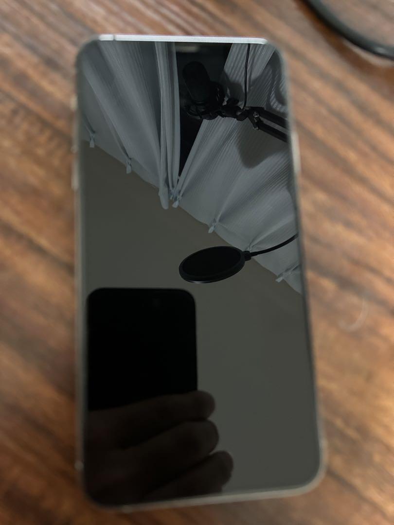 iPhone11pro Max SIMロック解除済み　256GB シルバー