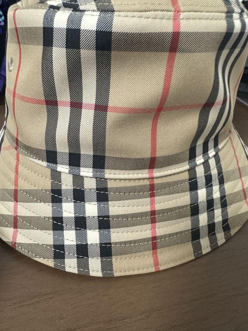 Burberryバケハ