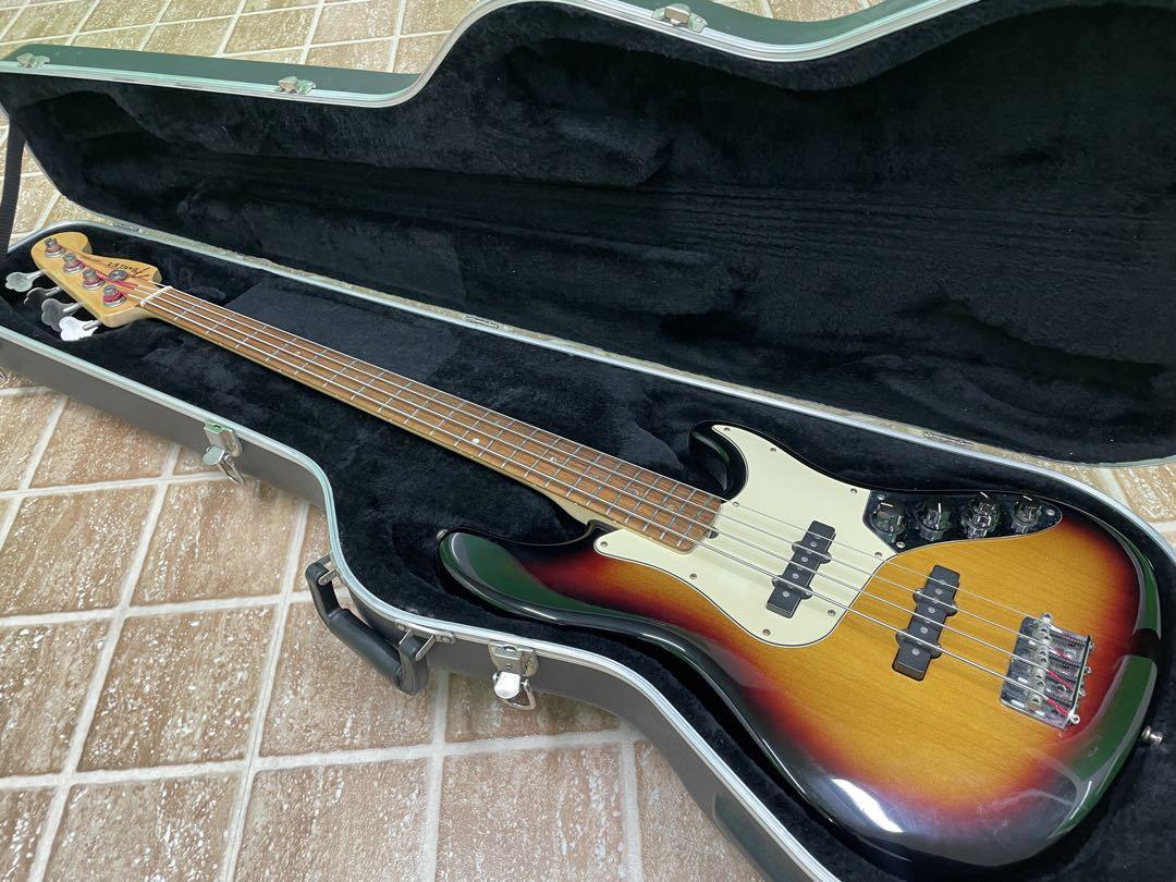 しろ　FENDER American Deluxe Jazz Bass