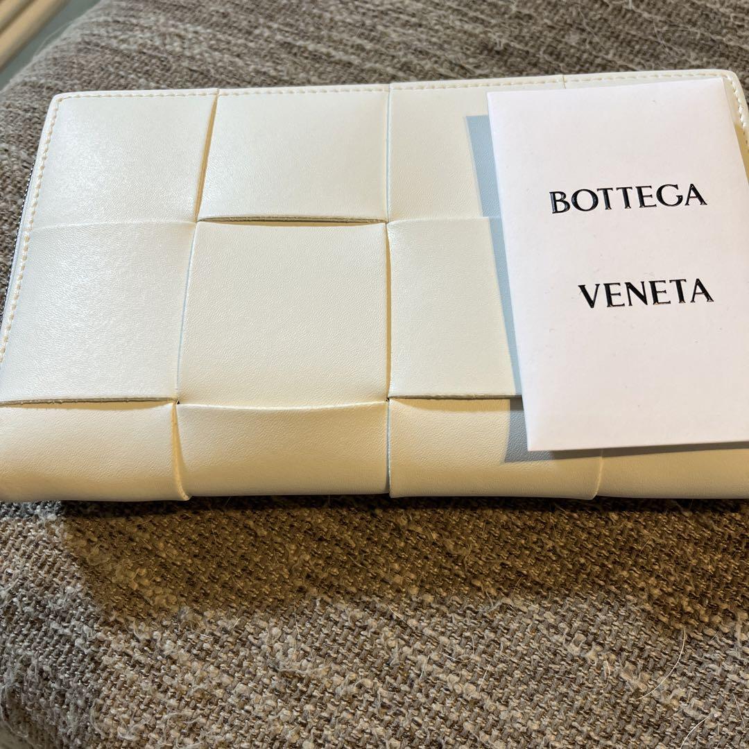 新品　BOTTEGAVENETA 白　長財布