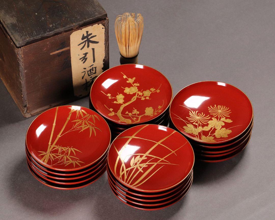 M653/ 時代木製漆器 四君子絵変 金蒔絵 朱塗引盃二十客 10.9cm 木箱