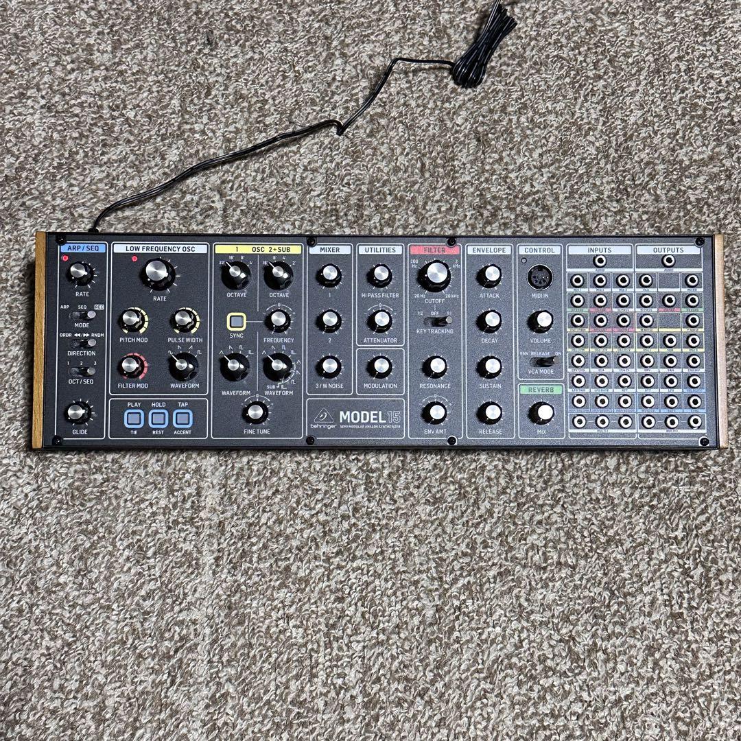 日本未発売！BEHRINGER MODEL 15　デスクトップシンセサイザー