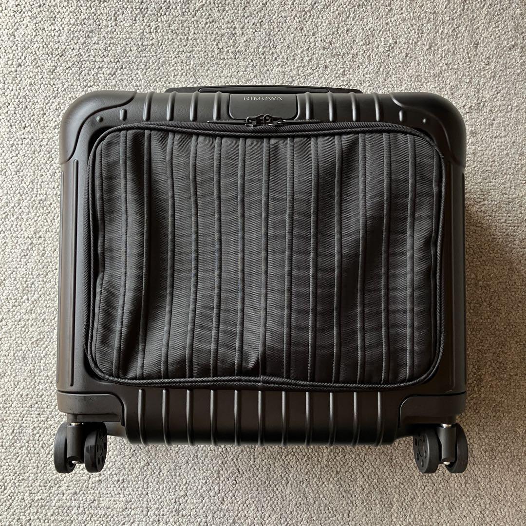 リモワ　ESSENTIAL SLEEVE コンパクト