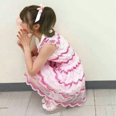 きぃ。