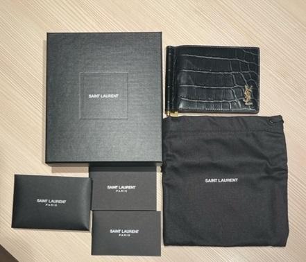 イヴ・サンローラン 　マネークリップウォレット　ほぼ新品！　送料無料！