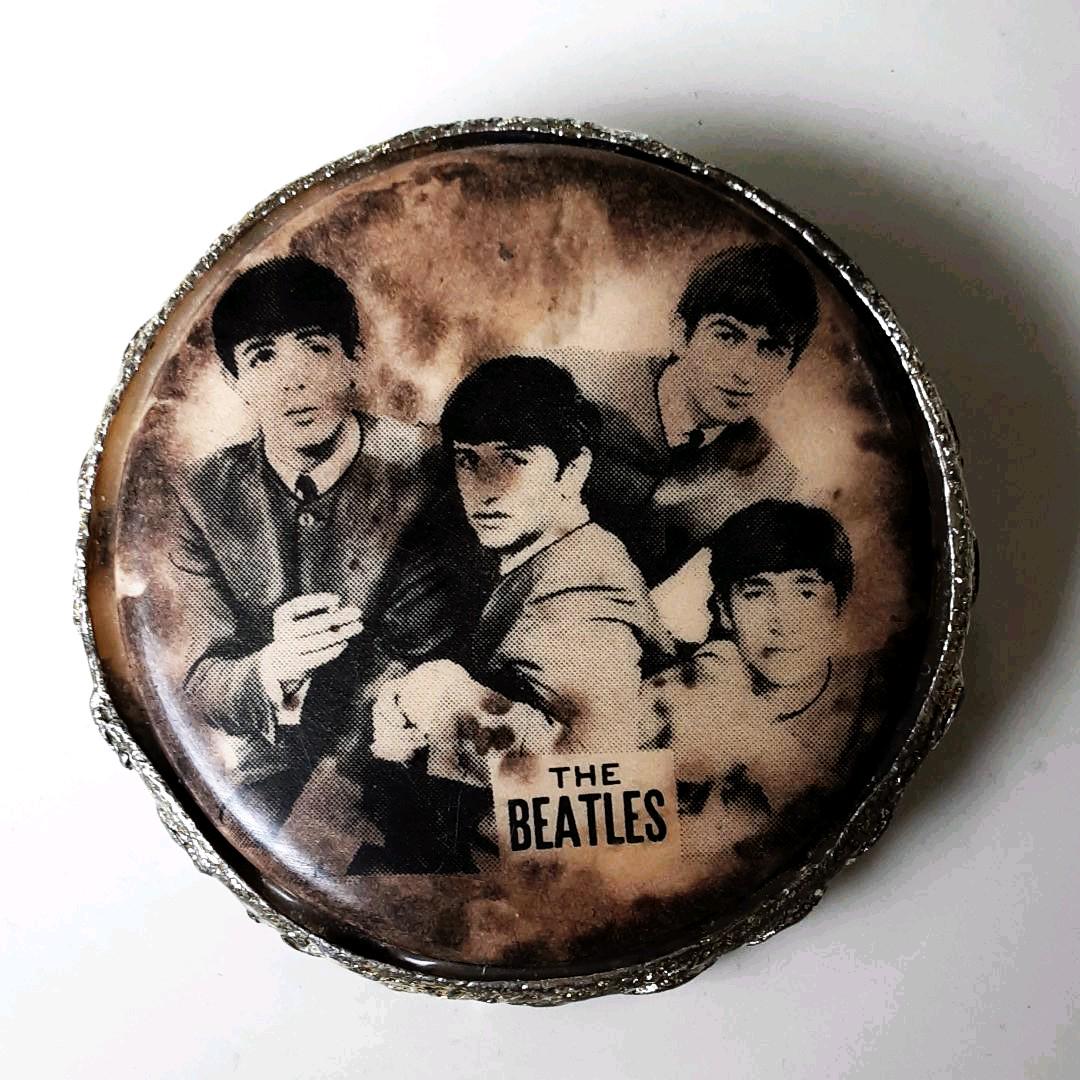 60年代　ヴィンテージ　ビートルズ　ブローチ