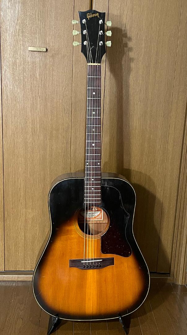1970年代のスクエアショルダーシェイプ、ギブソンJ-45 Deluxe　HC付