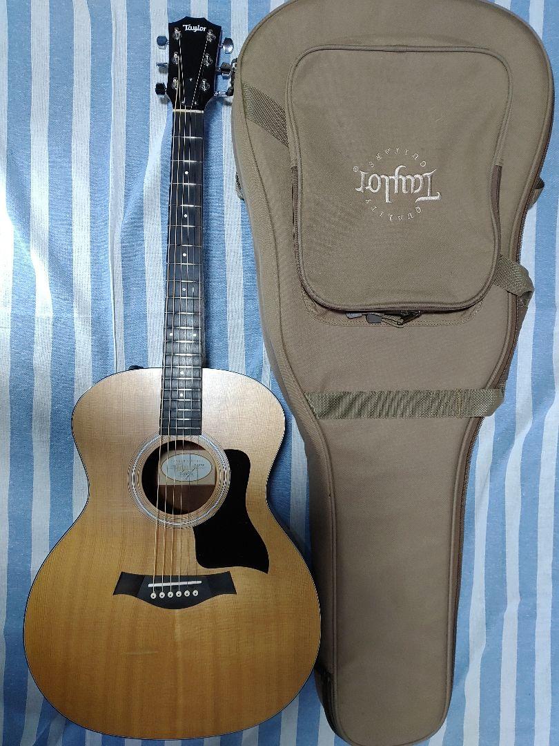 Taylorのエレアコースティックギター114eです。