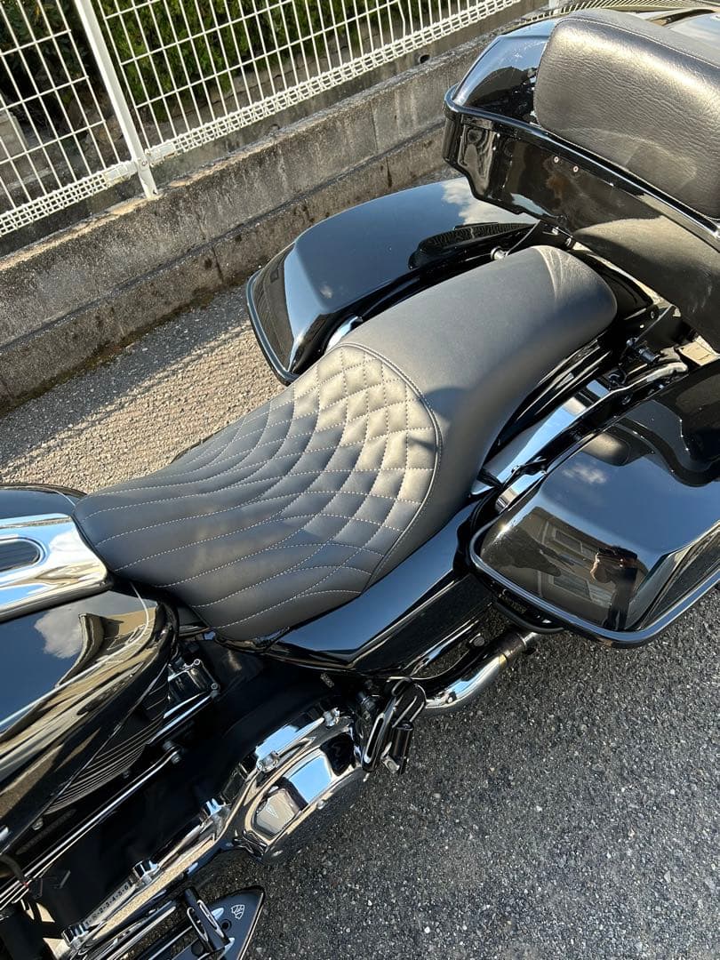 580　 ハーレー ツーリング FLHX 純正シート張り替え