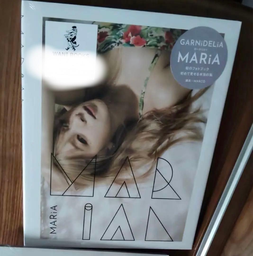 直筆サイン入りMARiA 1stフォトブック 『 MARiAL(メイリアル) 』