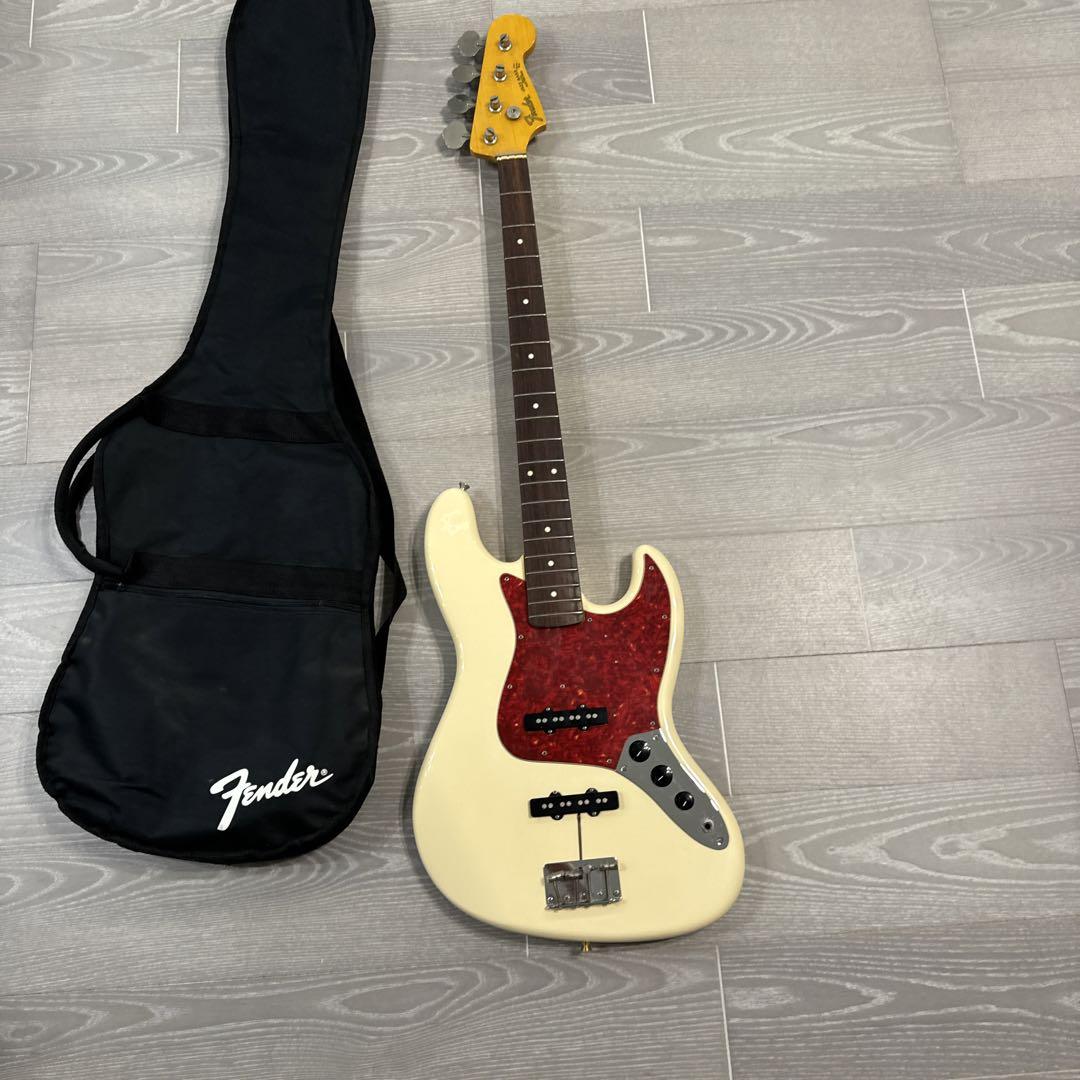 ジャズベース白赤　フェンダージャパン　fender Japan