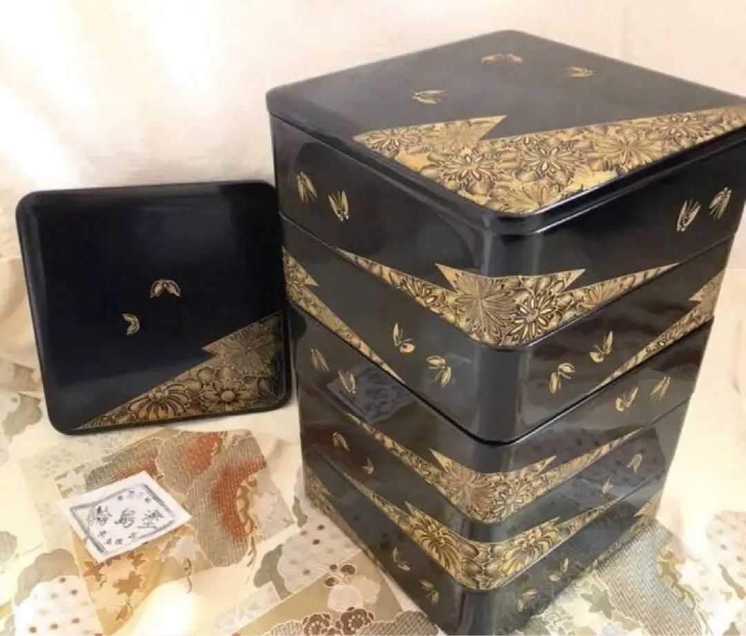 輪島塗＊　布着堅牢　木製　沈金　重箱　御重　漆　5段（2段と3段）　菊に蝶