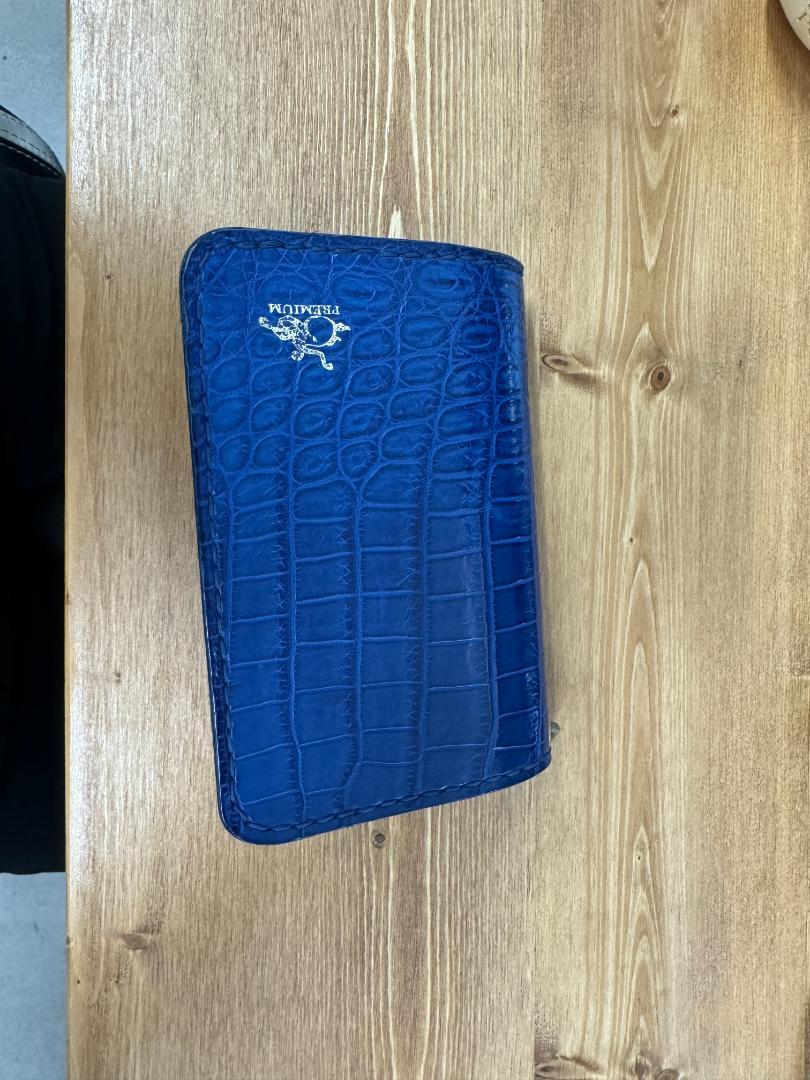 革蛸謹製 匠PREMIUM 台形ミドルワレット クロコダイルブルー
