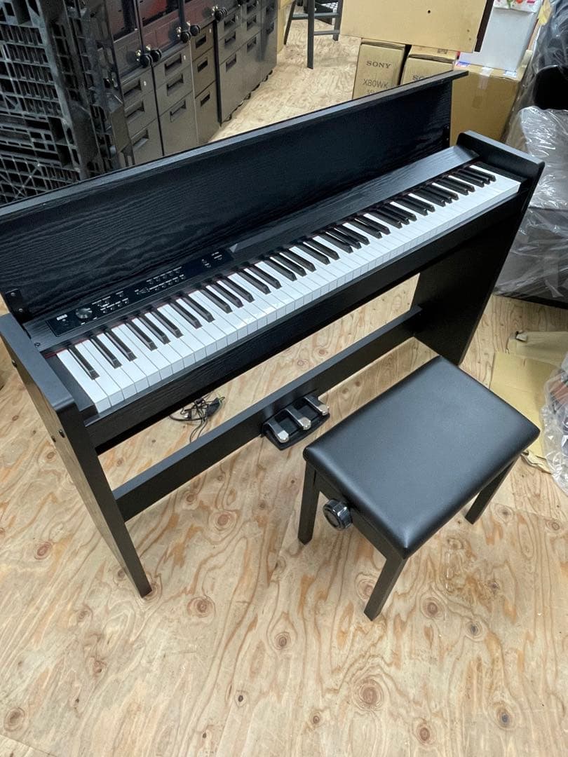 たこ　KORG  LP-380  電子ピアノ