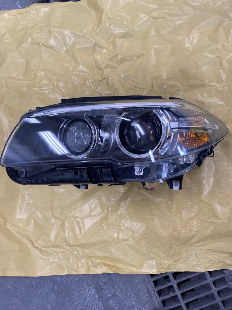 BMW F10 F11５シリーズ 　左ヘッドライト　後期