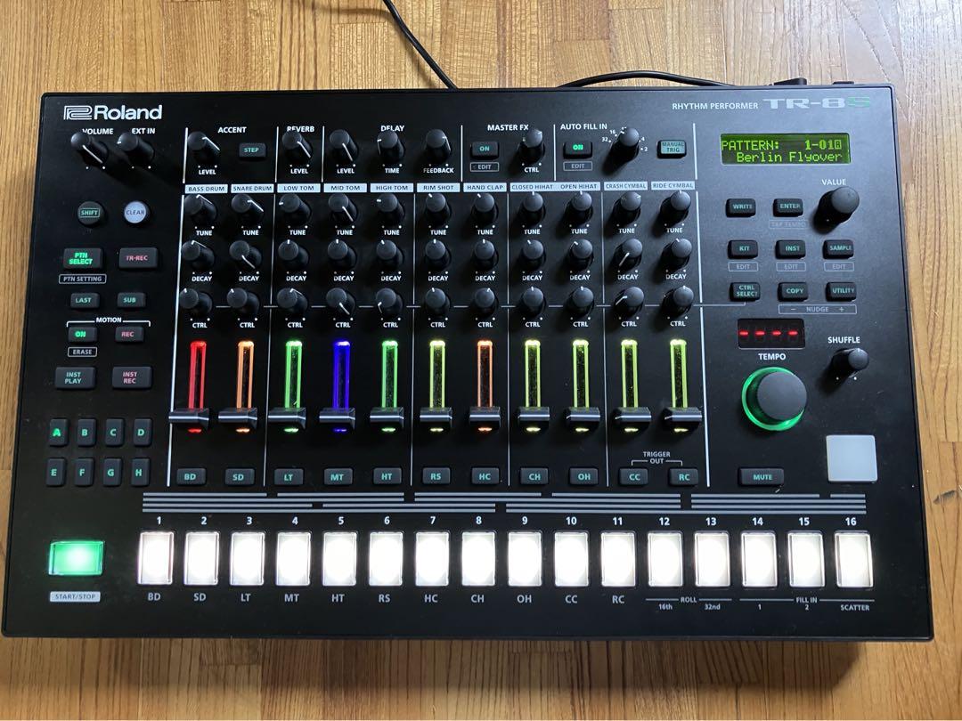 Roland ローランド AIRA TR-8S ドラムマシン シンセサイザー