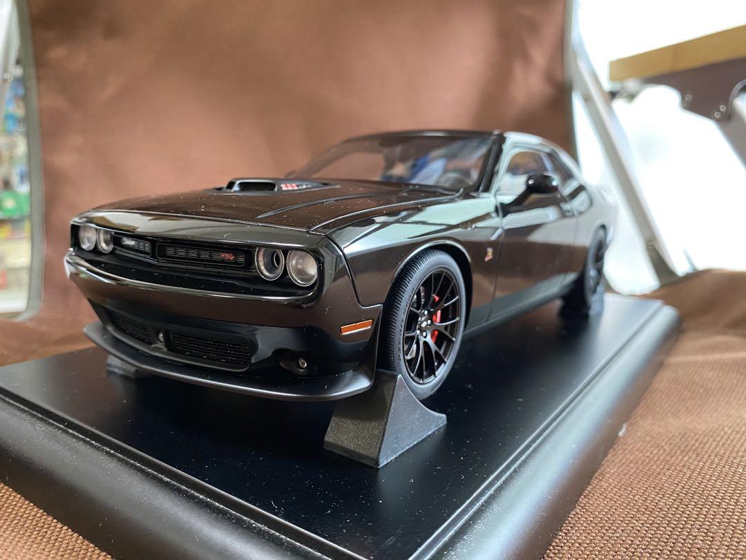ミニカー AUTOart 1/18 DODGE  CHALLENGER