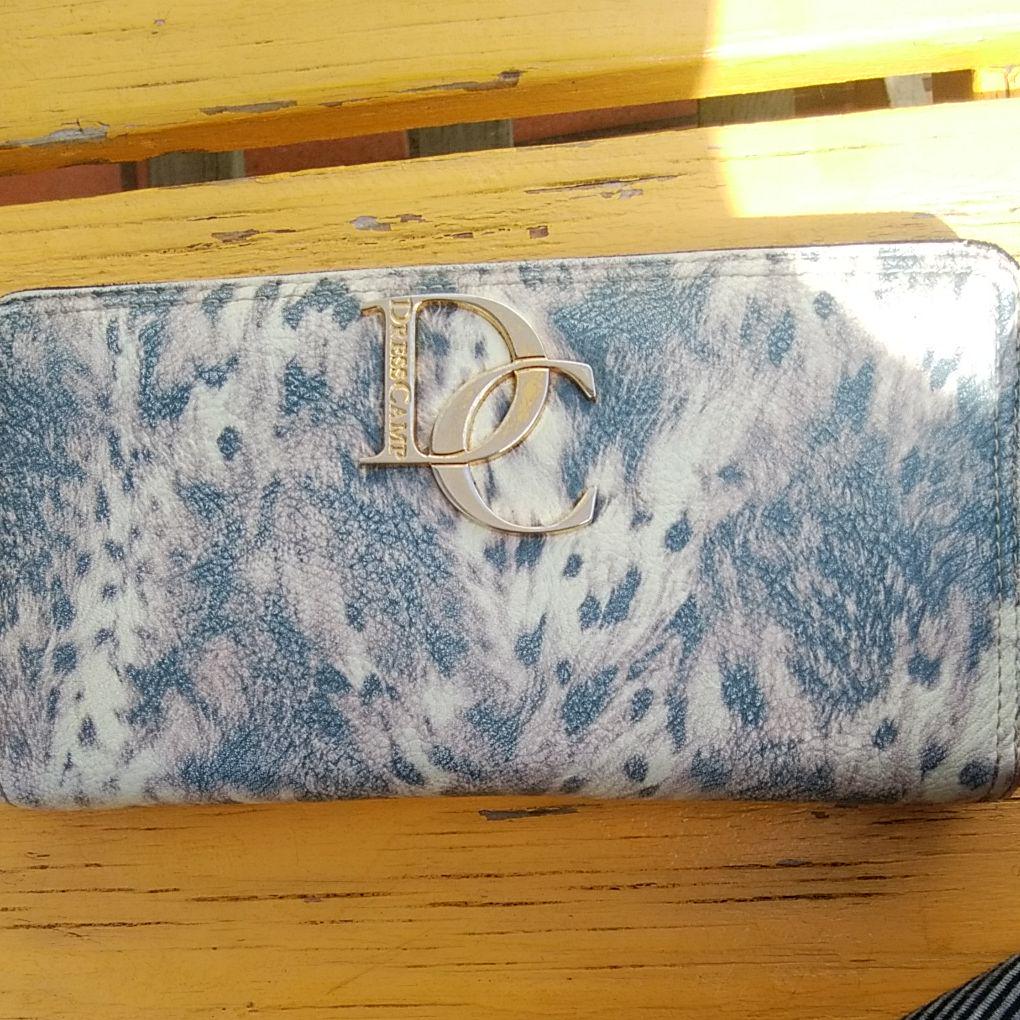 ドレスキャンプ長財布