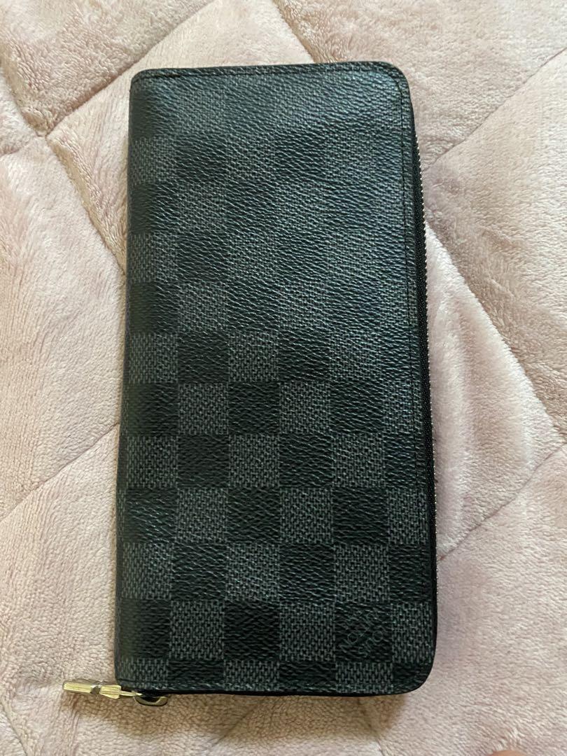 VUITTON 財布