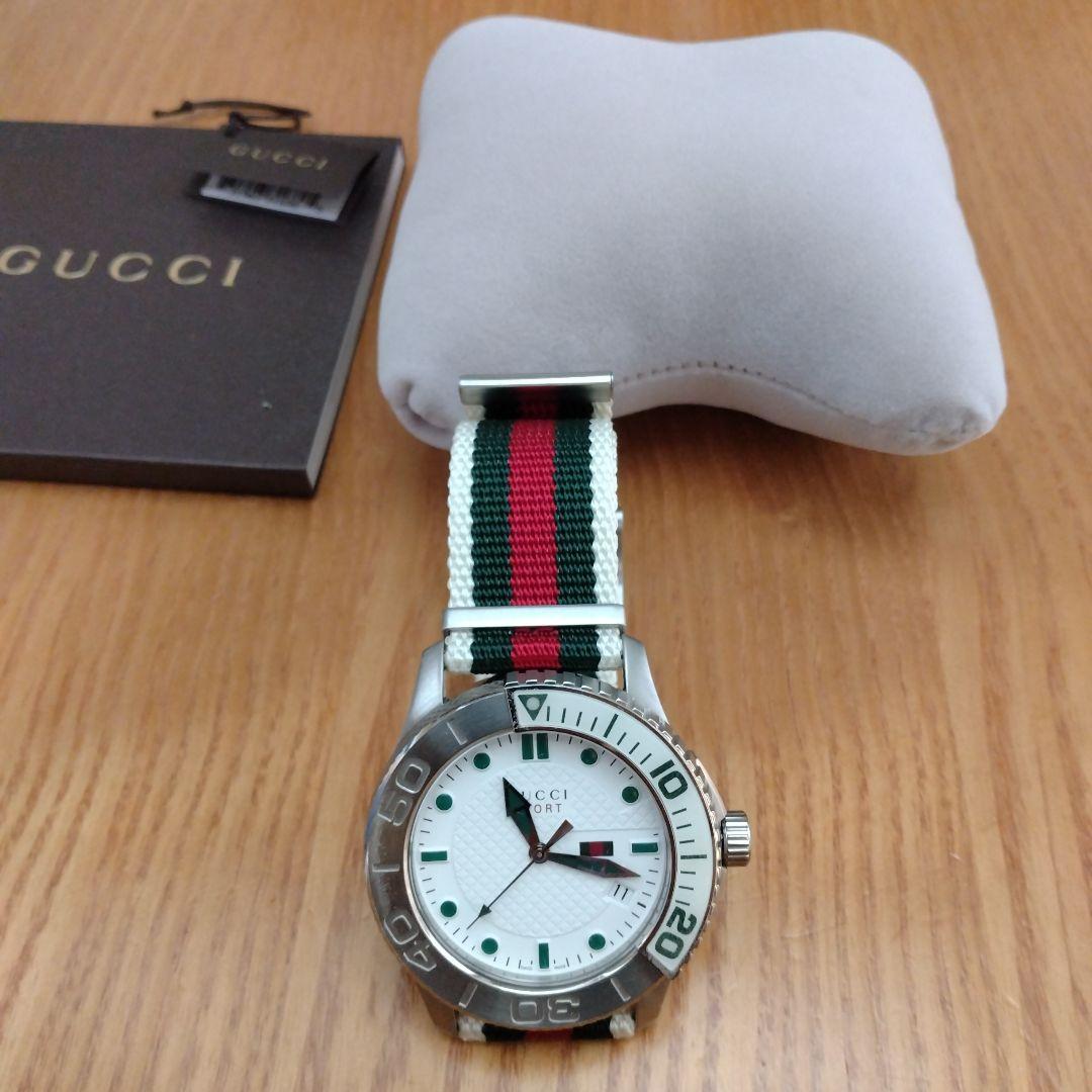 GUCCI　腕時計　YA126231