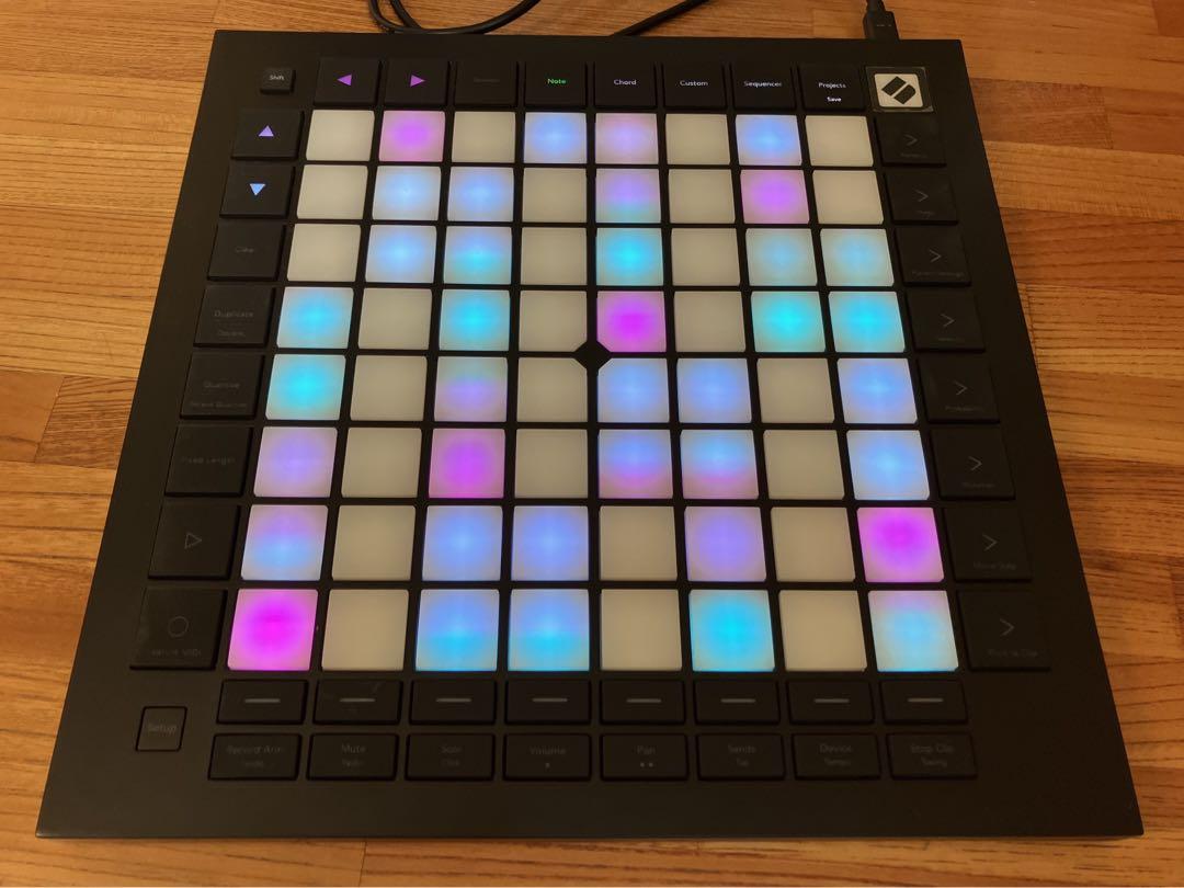 Novation LAUNCHPAD Pro mk3 MIDIコントローラー