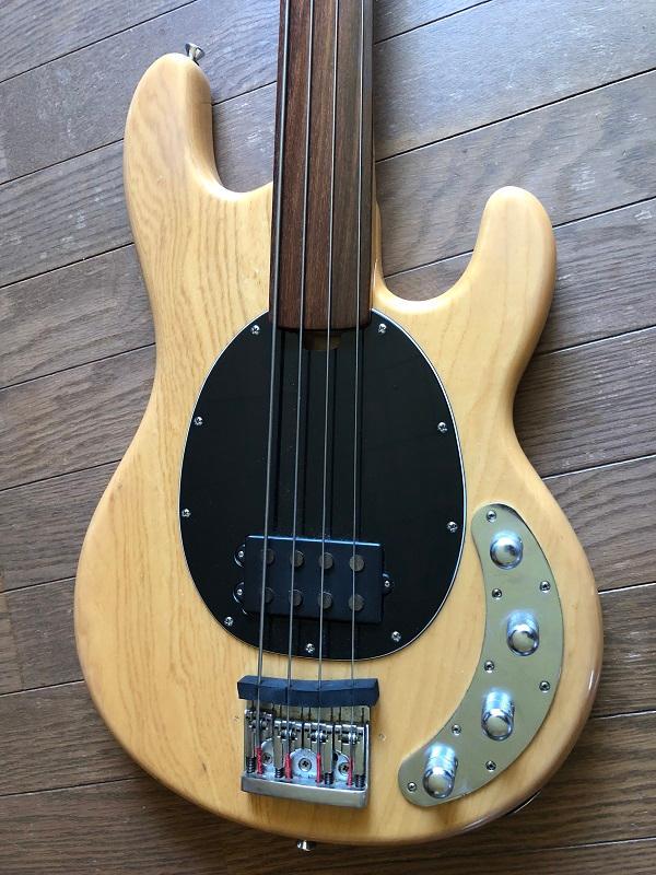 Stingrayコピー スティングレイ フレットレス 自作ネック 豪華パーツ