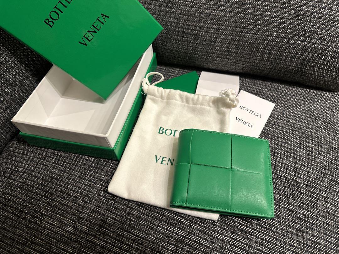 【ほぼ未使用】BOTTEGA VENETA 二つ折り財布 +箱や巾着